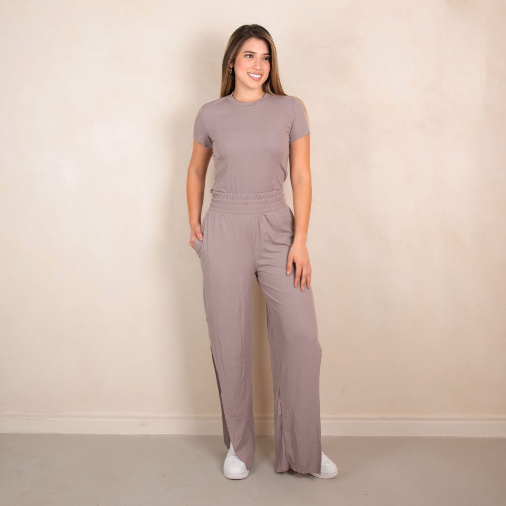 Flora pantalon uva seco